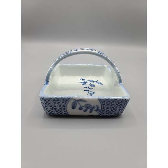 Fitz & Floyd Japan Square Trinket Basket Blue and White With Flowers Handle - Picture 3 of 13